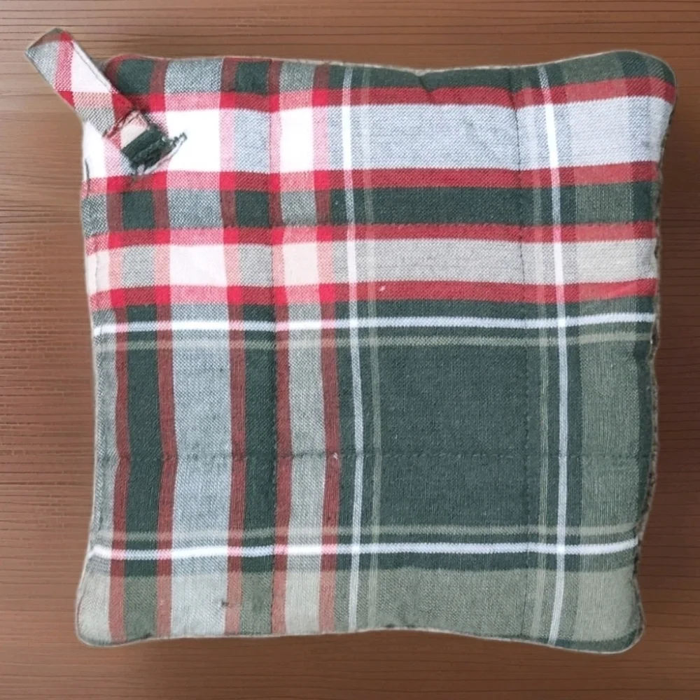 Hearth & Hand Magnolia Holiday Plaid Pocket Potholder – NWOT